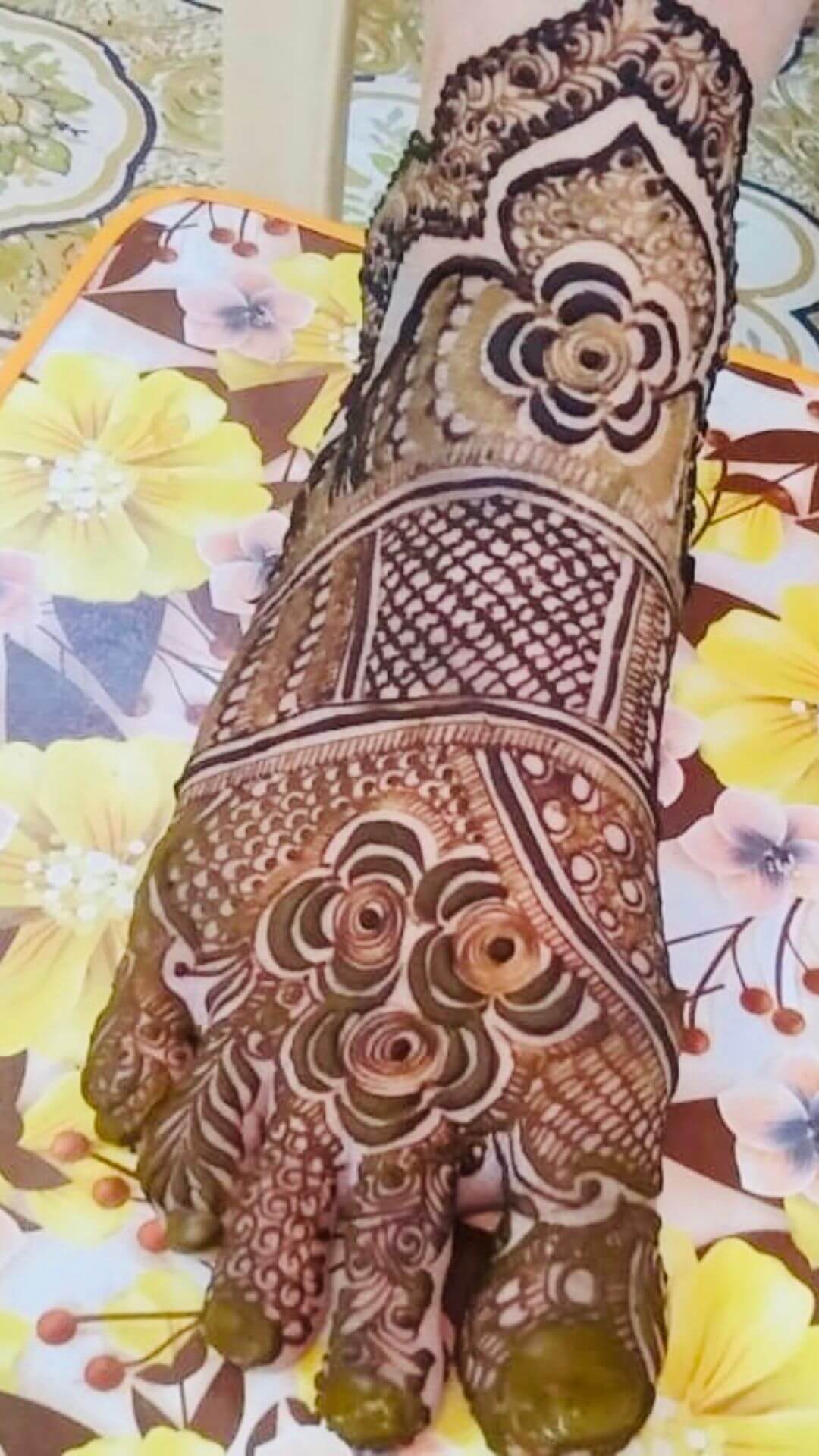 Flower mehndi designs | Back hand mehndi designs, Rose mehndi designs, Legs  mehndi design