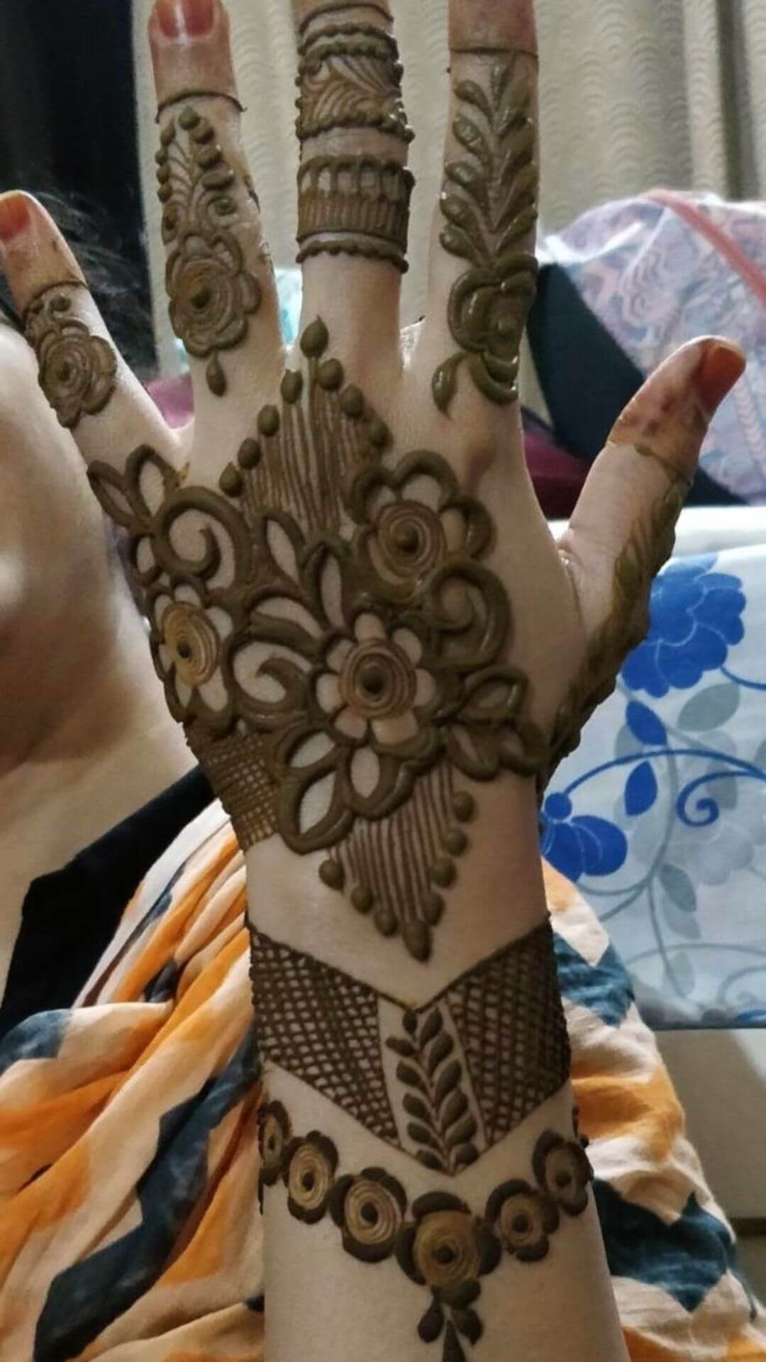 Beautiful Patch Mehndi Design for Back Hands 💚💙💛🤍♥️💜🦋 | Mehndi  designs, Henna design, Mehndi